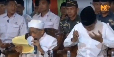 Di Depan Jokowi, Kyai Maimoen Doakan Prabowo Jadi Presiden
