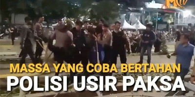 Polisi Usir Paksa Pendemo Depan Bawaslu