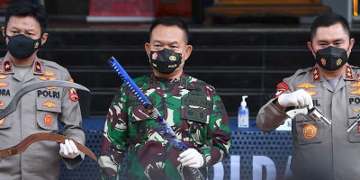 POLISI TEMBAK 6 ORANG DIDUGA PENDUKUNG HRS