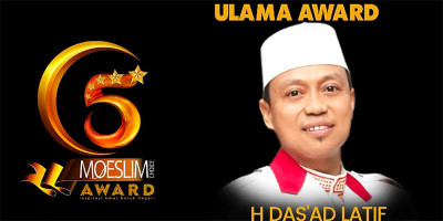 Ustadz Dr. H. Das’ad Latif Pemenang MC Award 5 Kategori Juru Dakwah